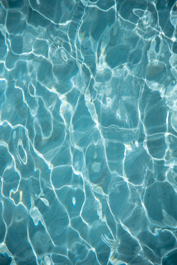 the water is reflecting the sunlight on the surface