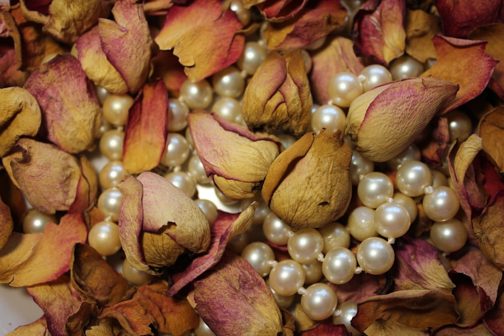 a close up of a bunch of flowers and pearls