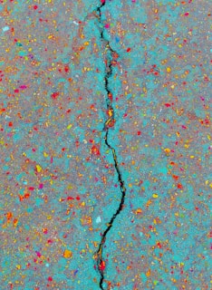 a crack in the ground with a crack in it
