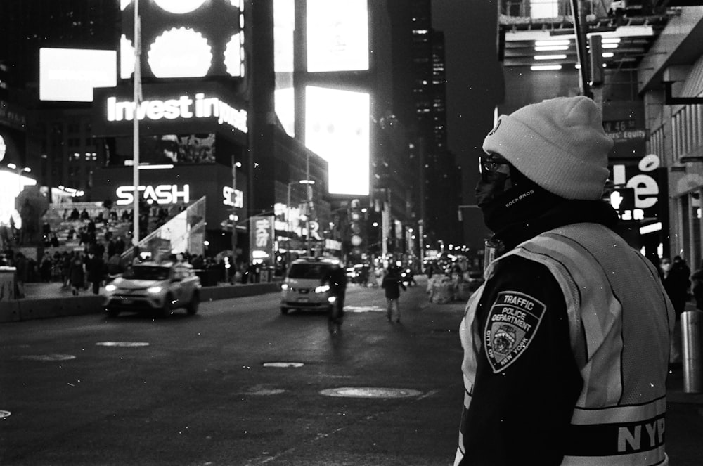 a police officer standing in the middle of a busy city street