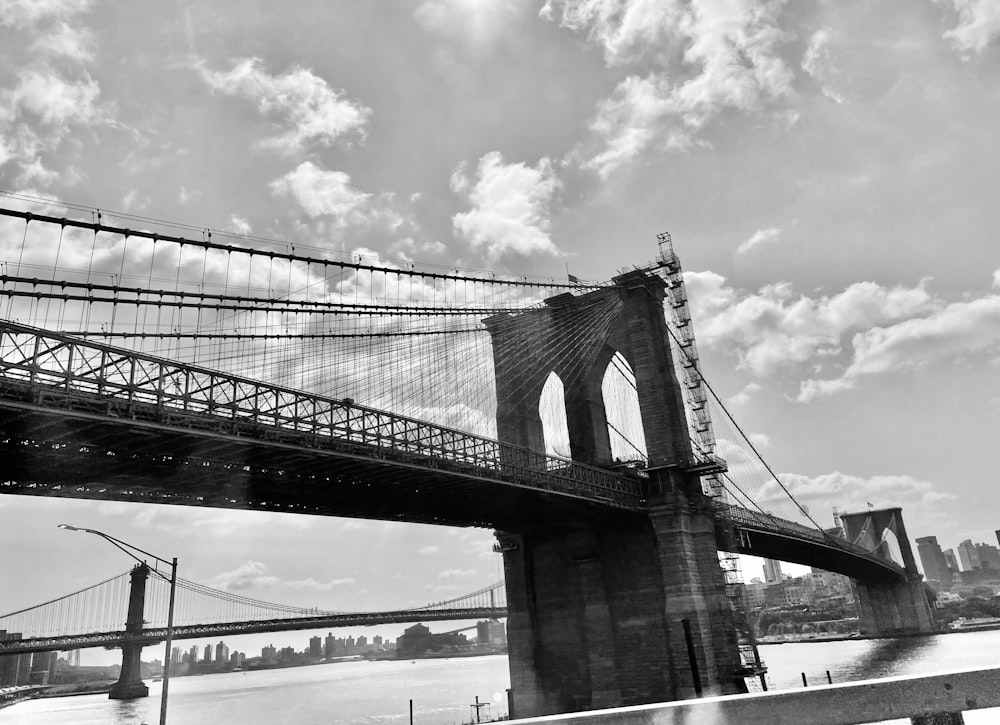 a black and white photo of the brooklyn bridge