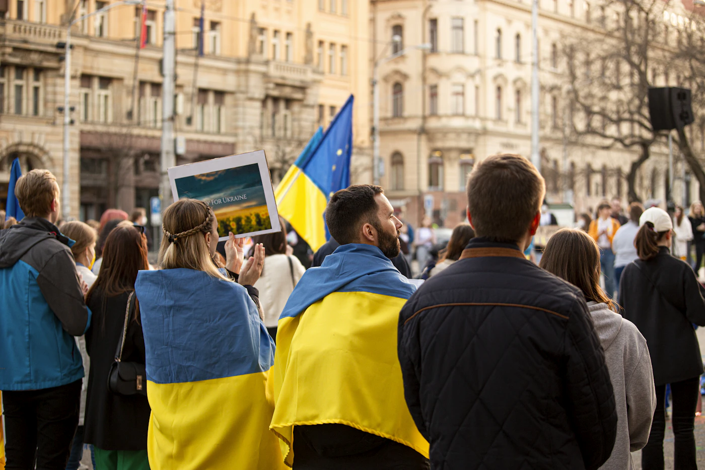Crowd with Ukrainian flags