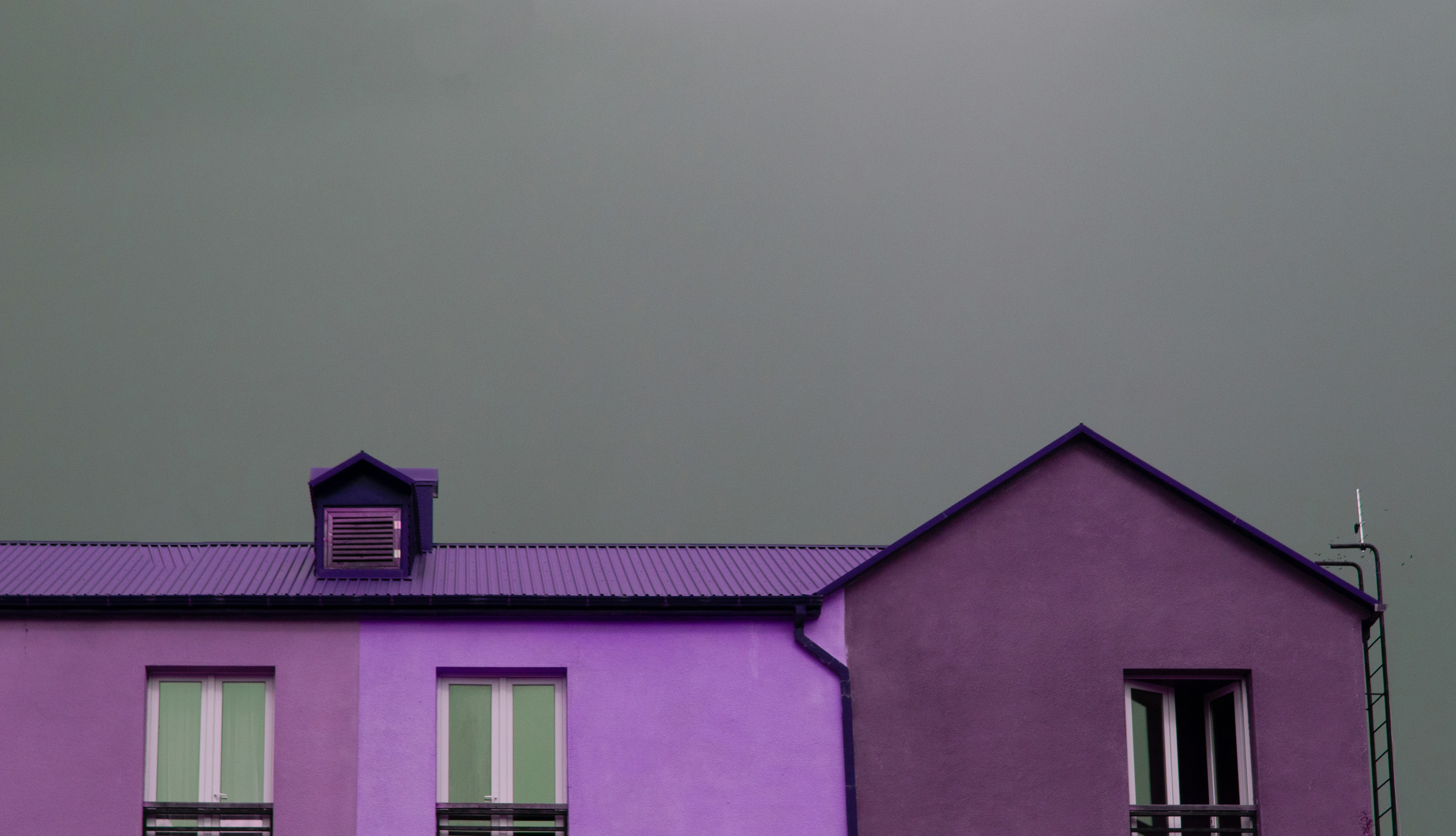 เลือกสีหลังคาบ้านตามวันเกิดและฮวงจุ้ย อยู่เย็นเป็นสุข เสริมมงคลและโชคลาภ