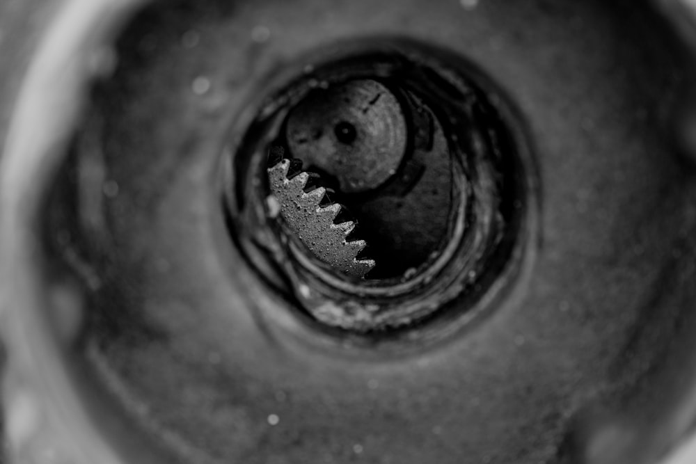 a black and white photo of a metal object