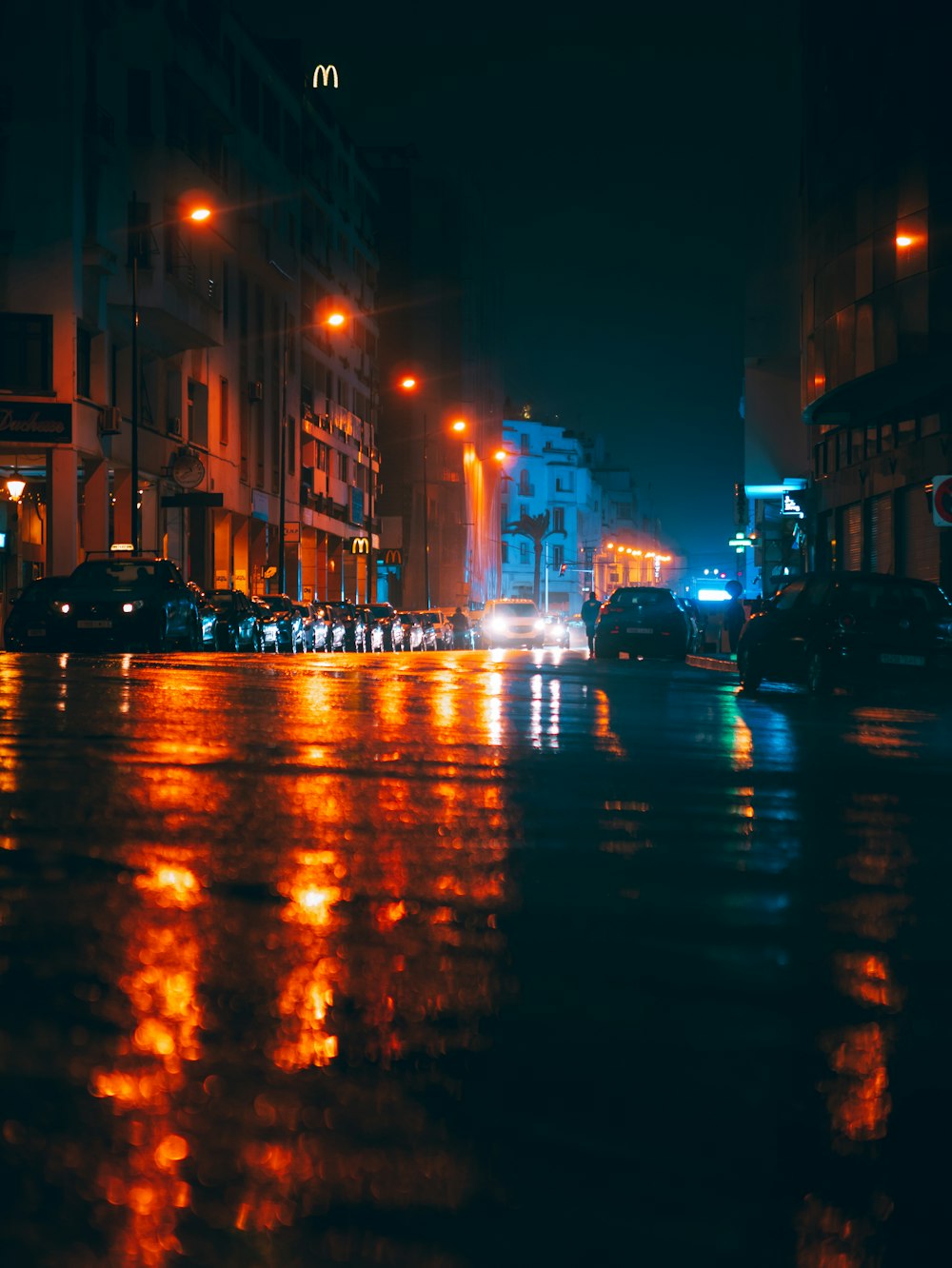 a city street filled with lots of traffic at night