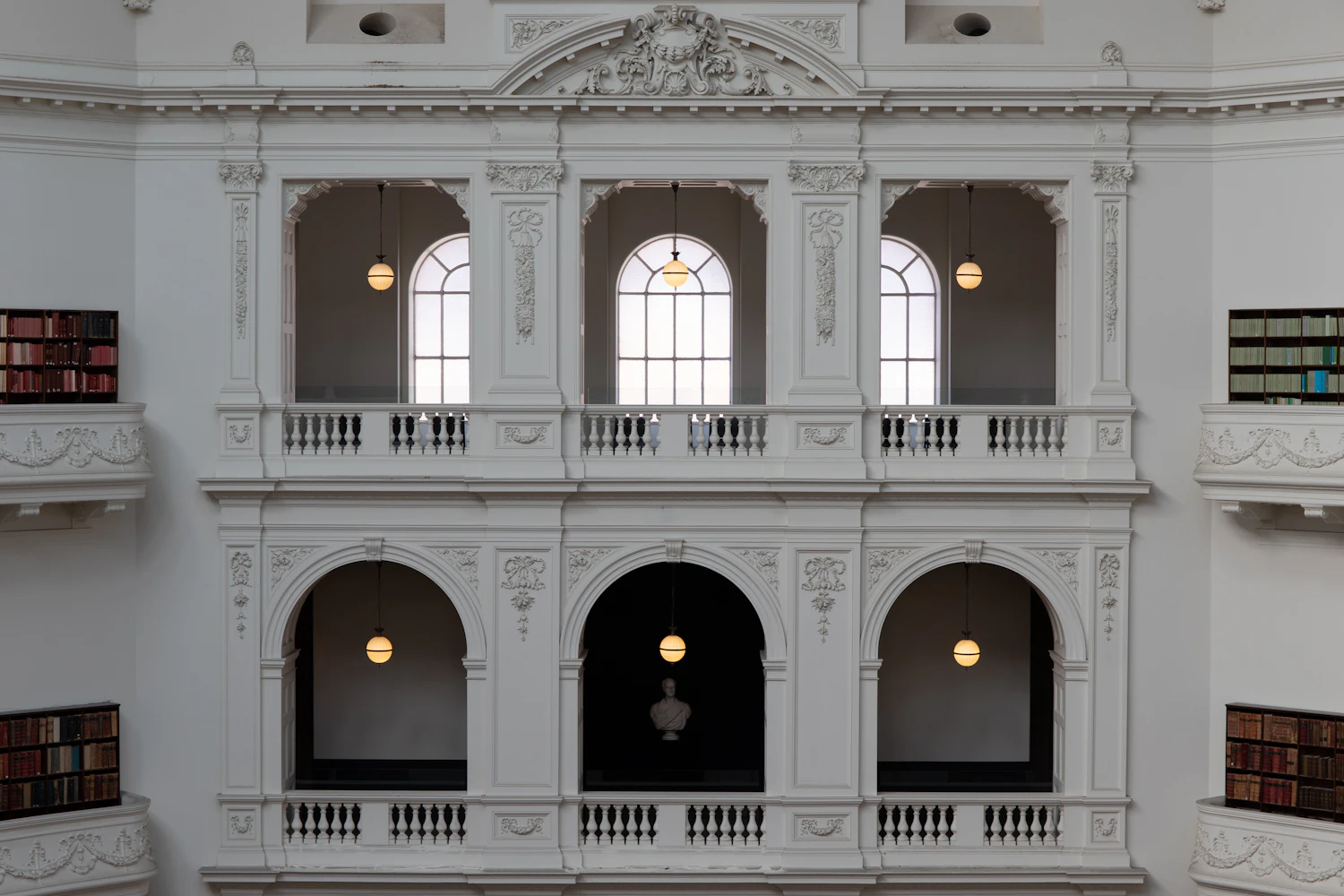 Window light and pendant lamps in the galleries around the La Trobe Reading Room suit a hand-held 1/60 sec at ISO 1600–3200.