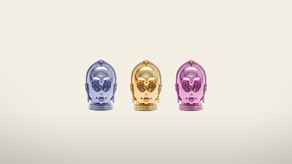 a group of three skulls sitting next to each other