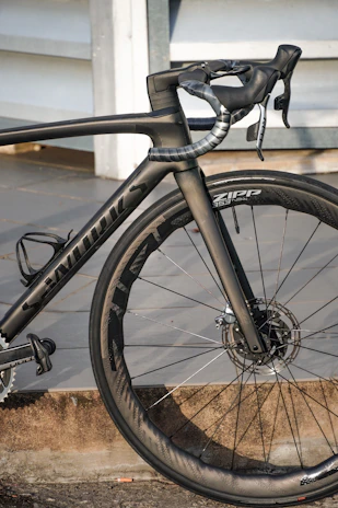 A complete gravel bike assembled with titaniovivo frames and custom accessories, ready for the road.
