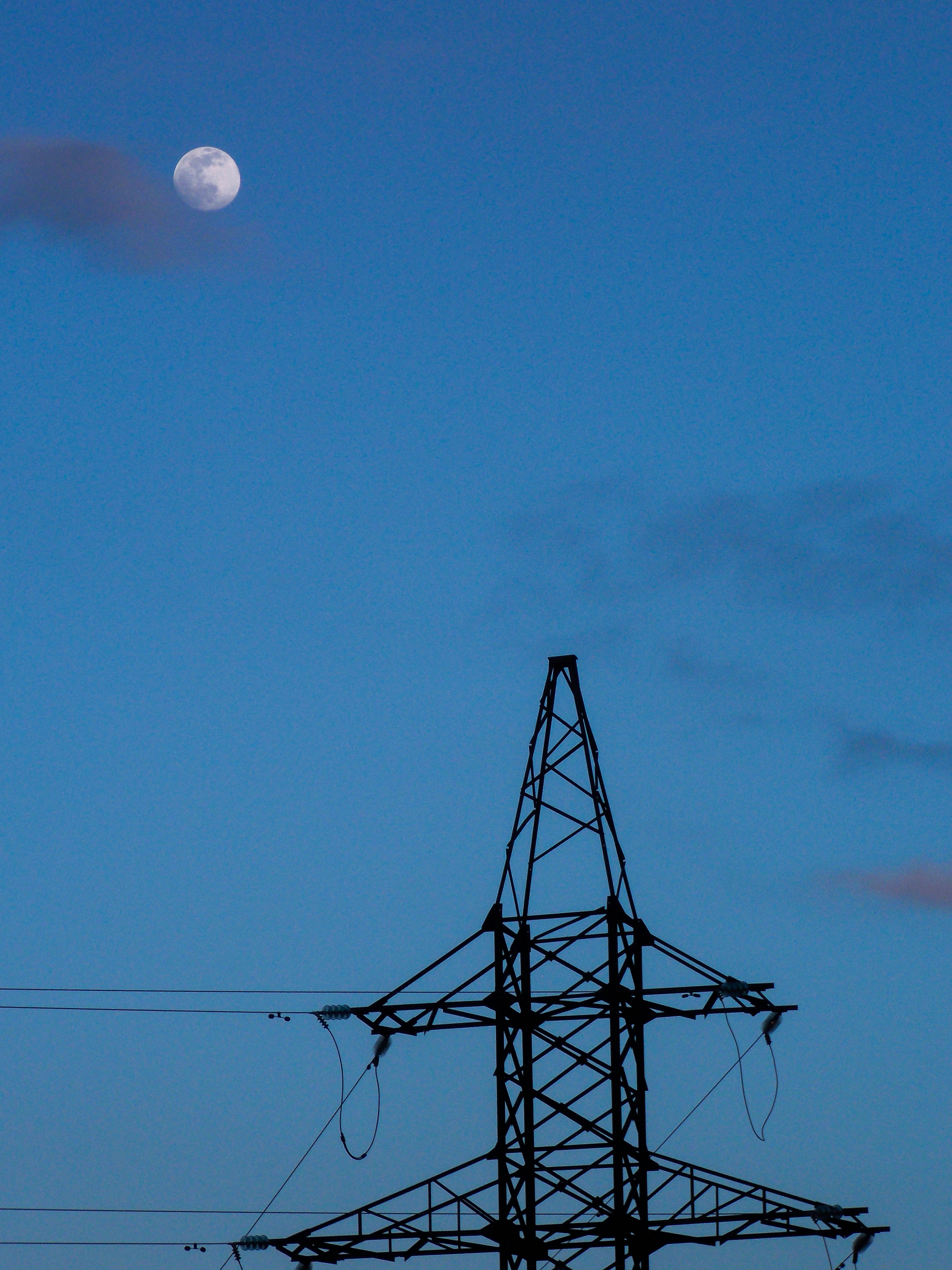 Wells Fargo Maintains Overweight on American Electric Power, Raises Price Target to $139