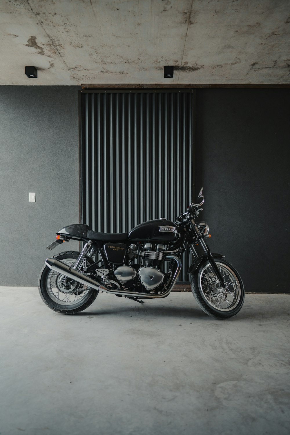 a black motorcycle parked in front of a building