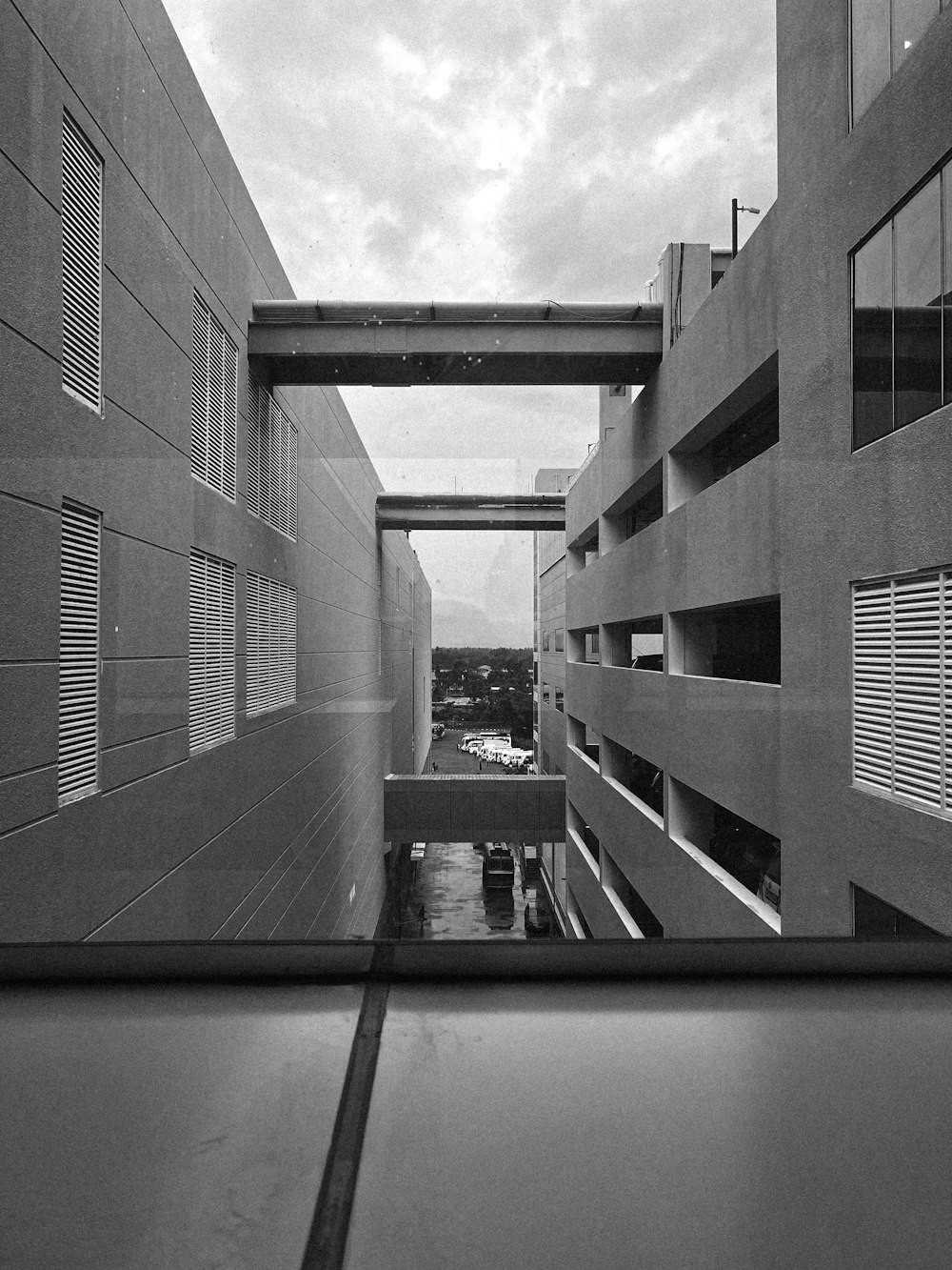 a black and white photo of a building