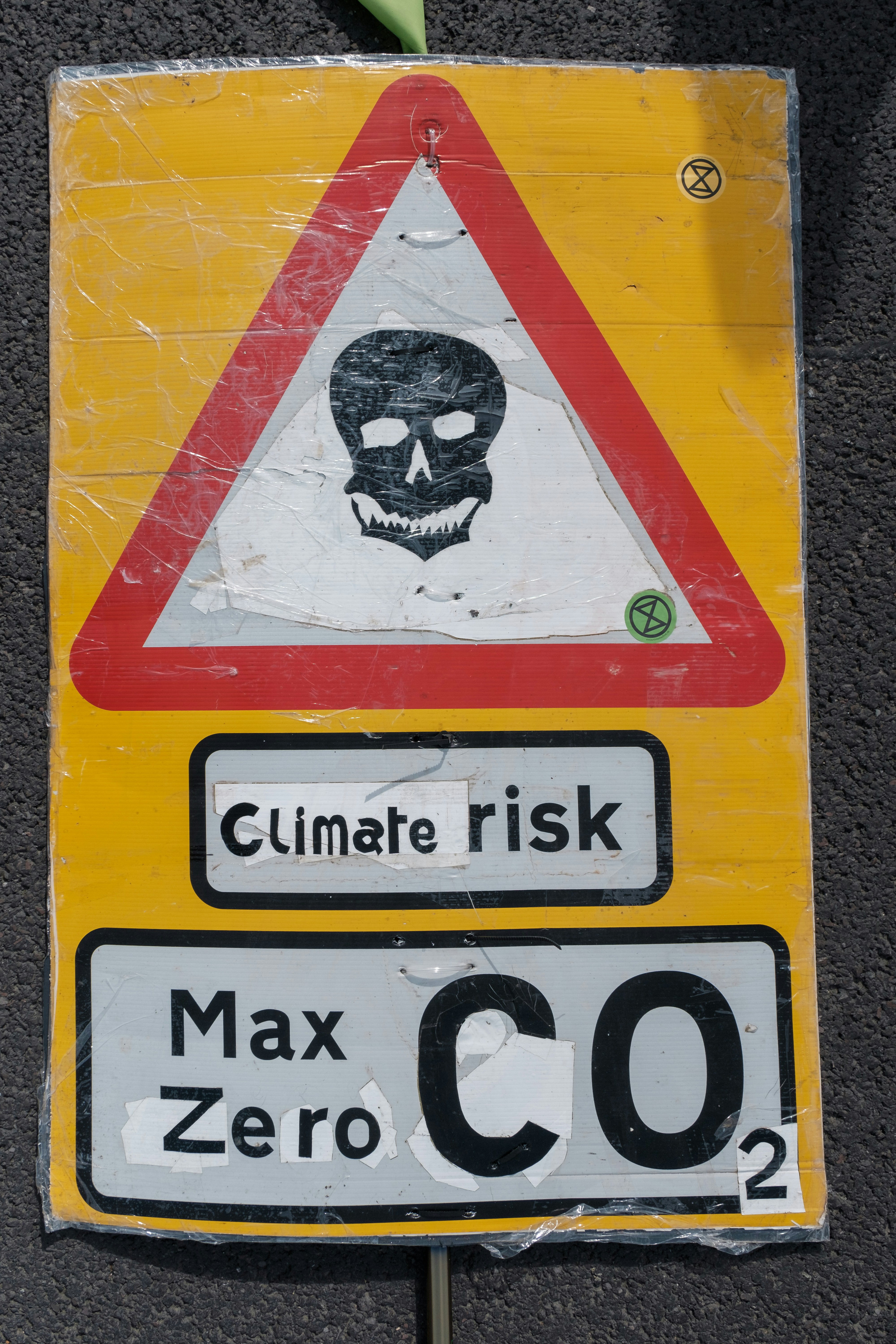 Thermometer alert icon representing climate urgency