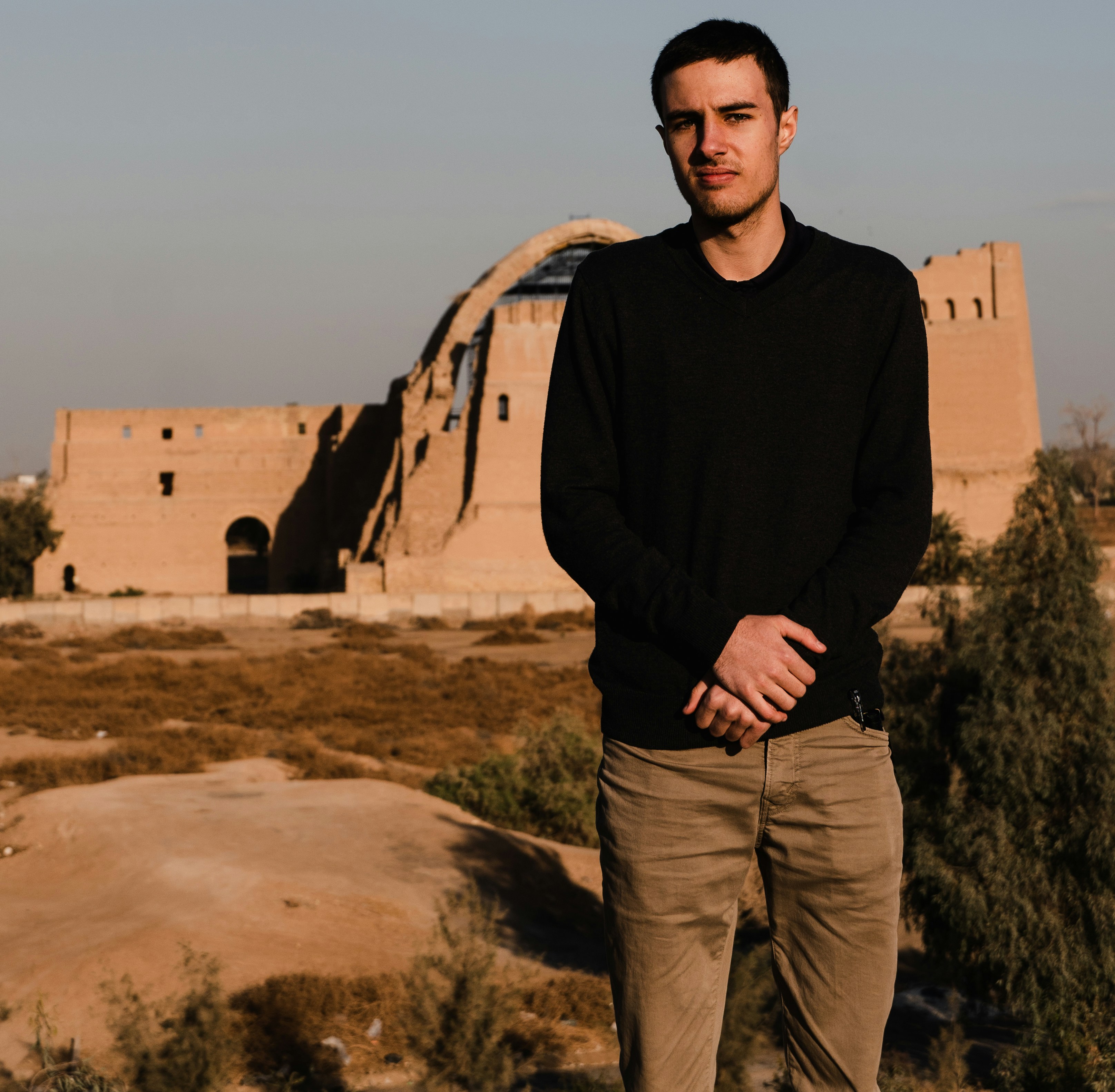 A man standing in front of a building photo – Free Person Image on Unsplash