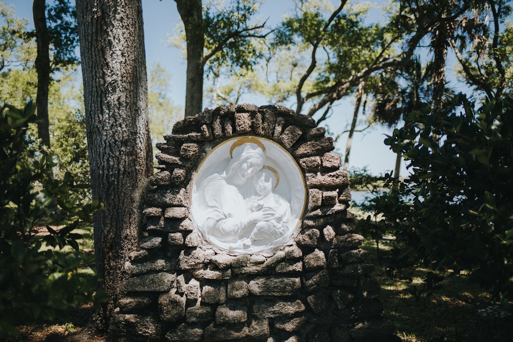 a statue of a person sitting in a niche