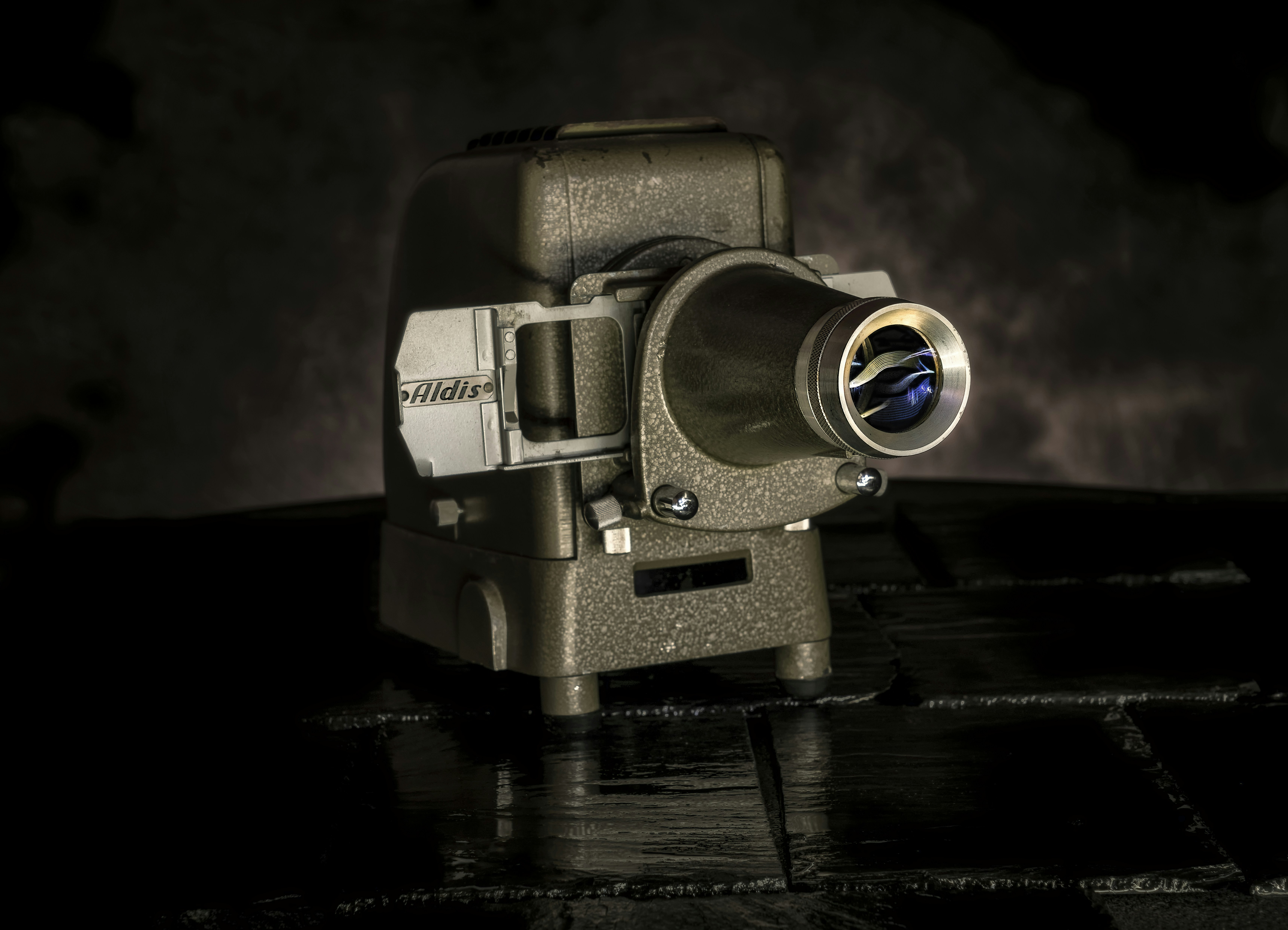 Nahaufnahme einer Kamera auf einem Tisch