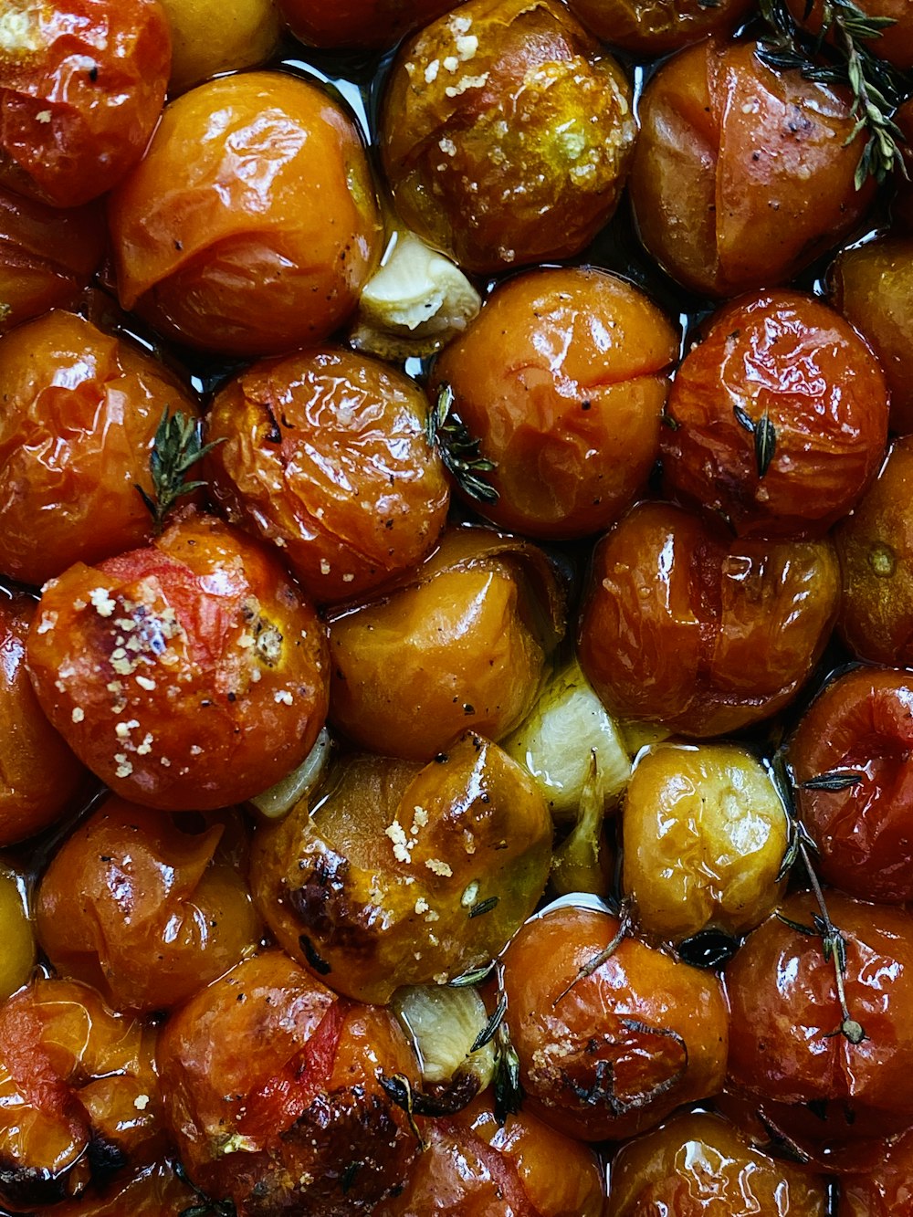 a close up of a bunch of tomatoes