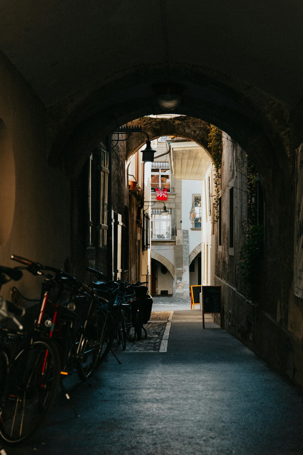 a narrow alley way with bicycles parked on either side