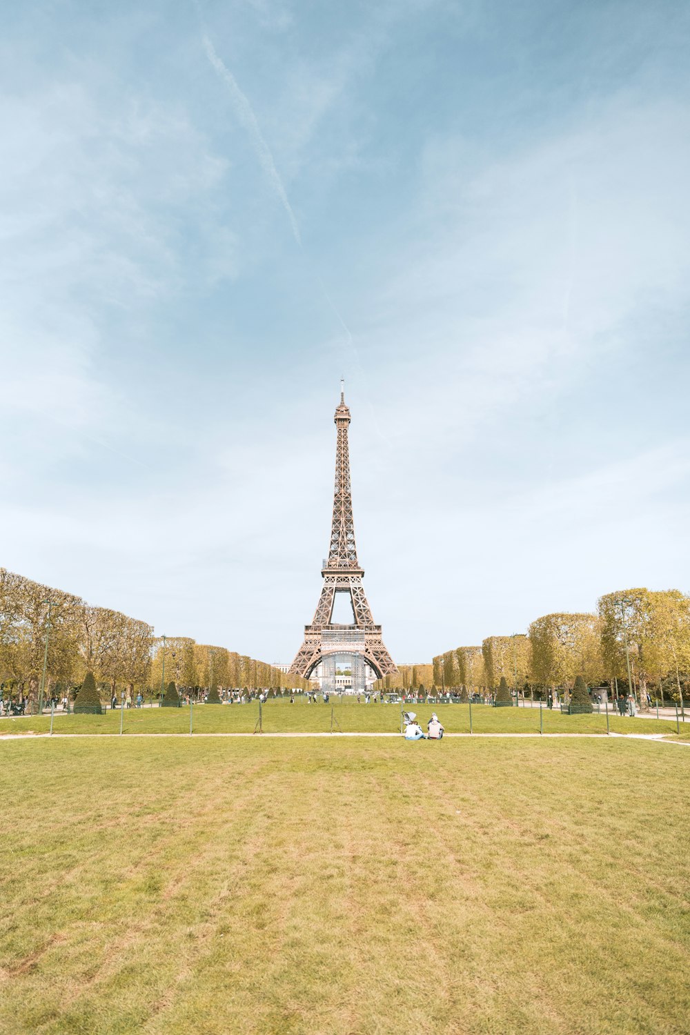 the eiffel tower towering over the city of paris