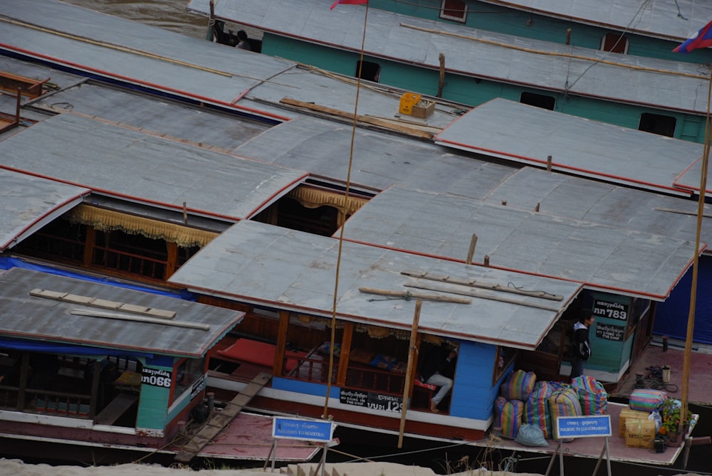 a group of houses sitting on top of a sandy beach