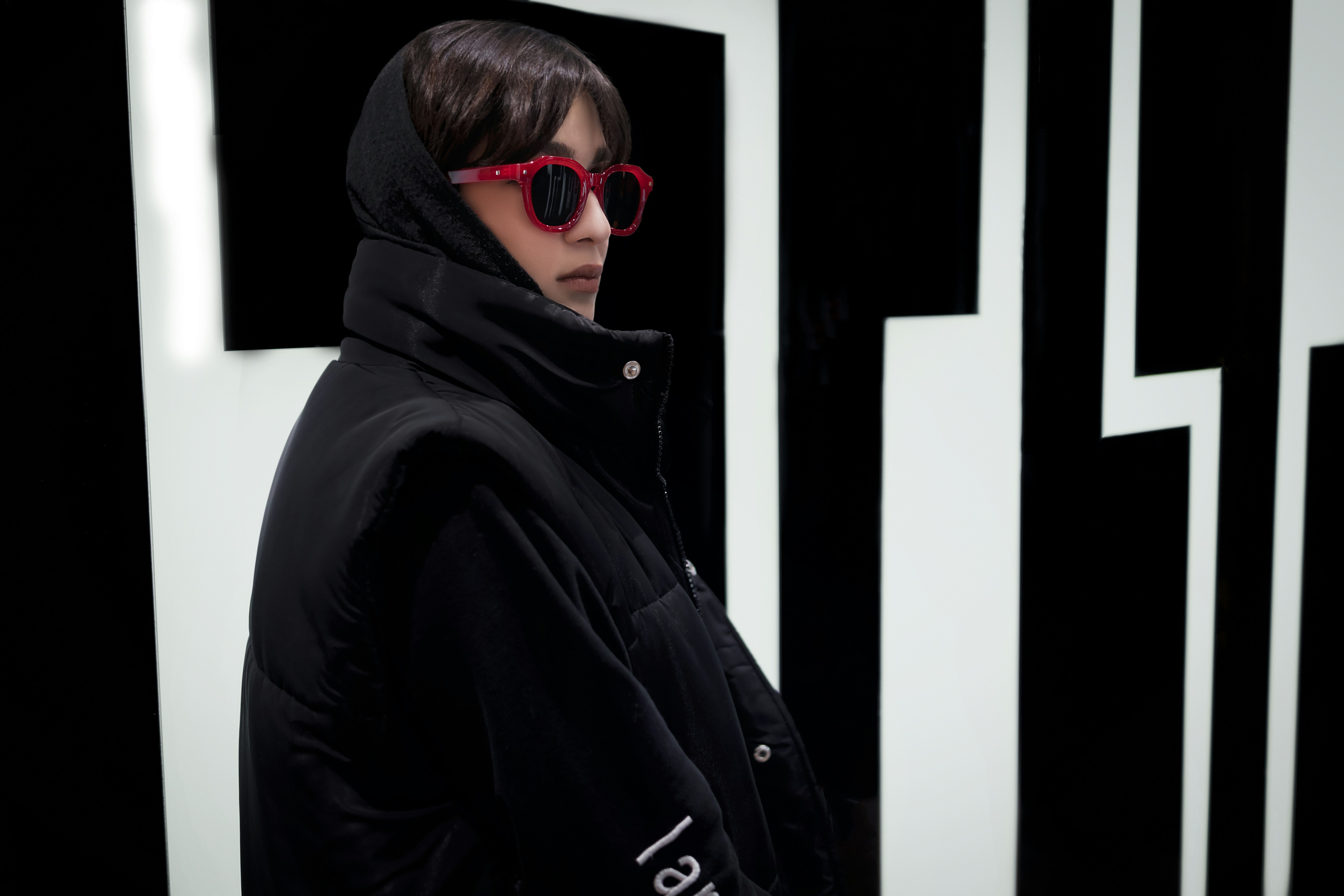 A woman in a black jacket and red sunglasses photo – Free Tehran Image ...