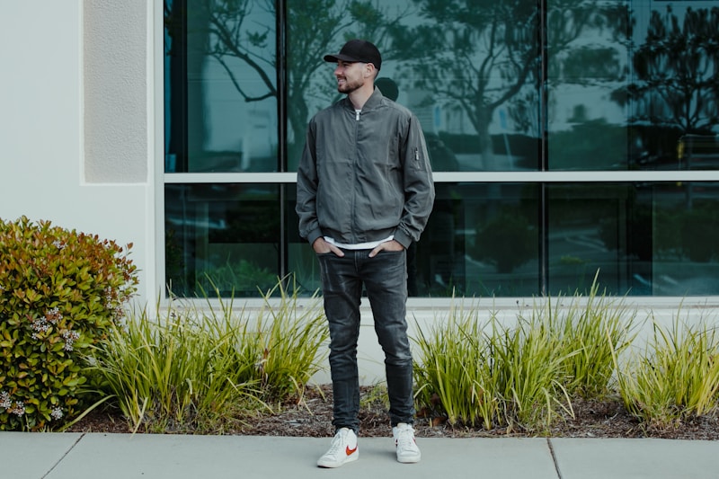 sugar daddy confiante em cenário urbano