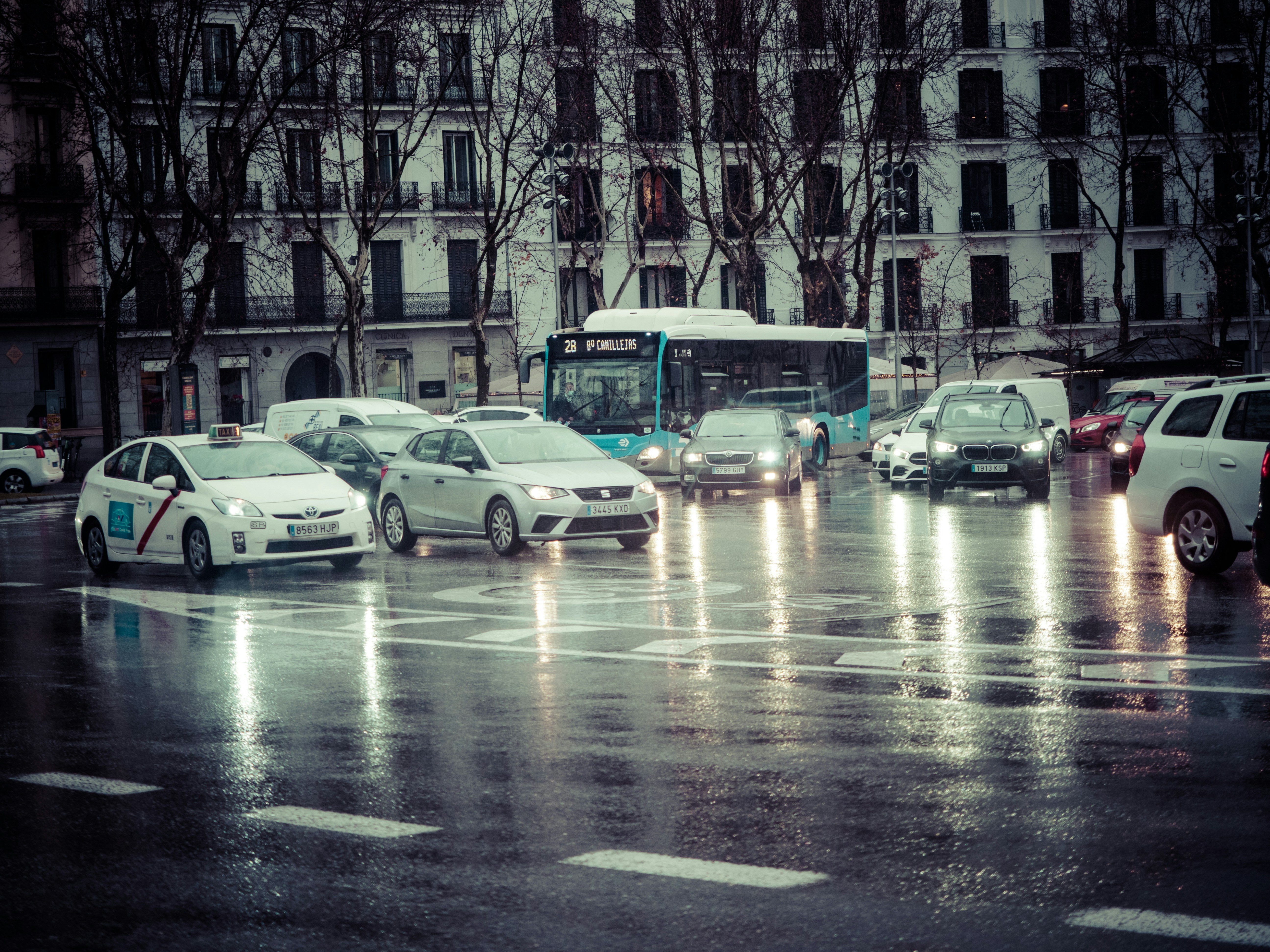 a city street filled with lots of traffic