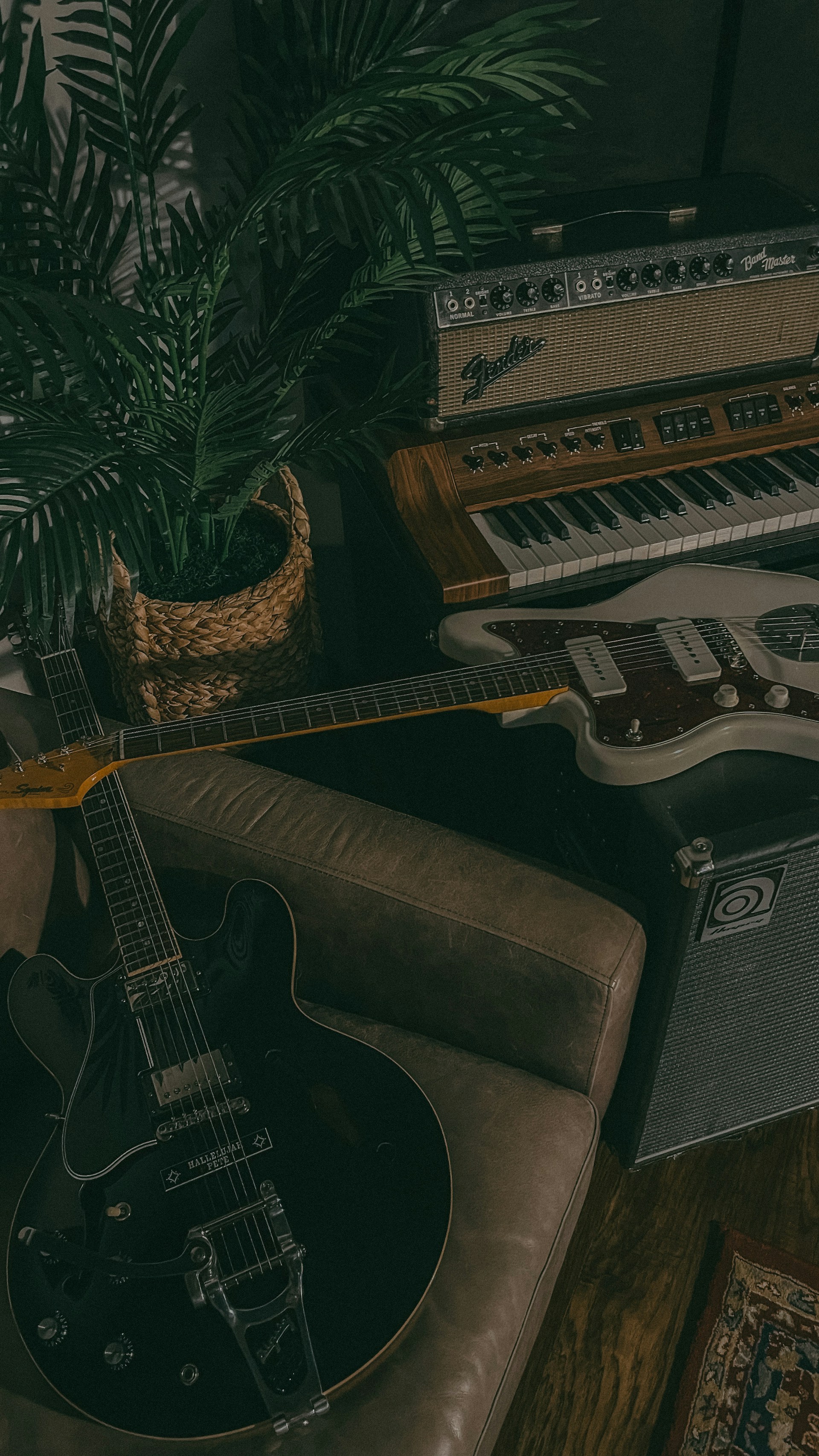 gray computer monitor