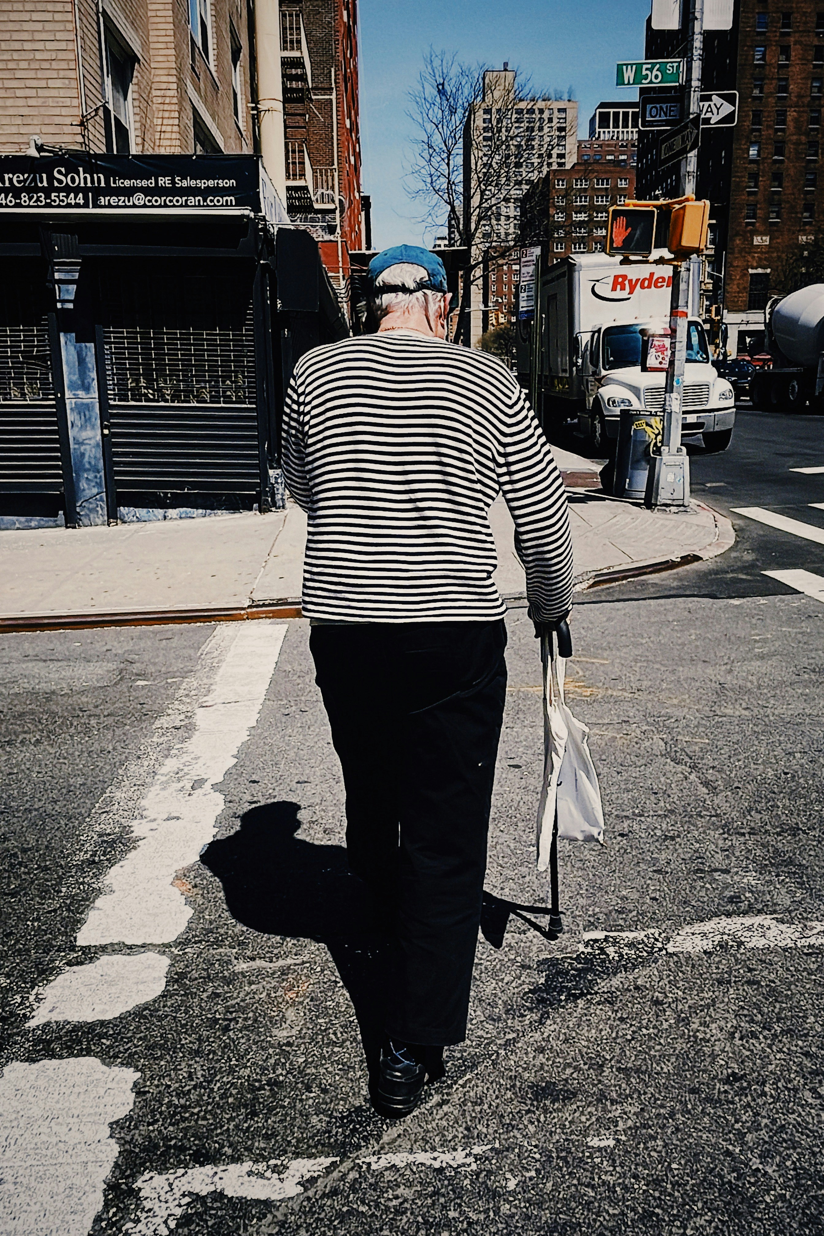 blind person using smartphone navigation