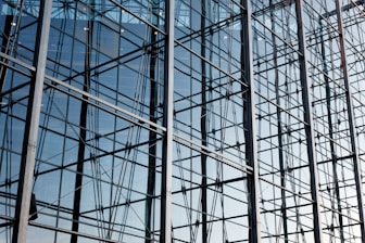 a large building with lots of metal scaffoldings