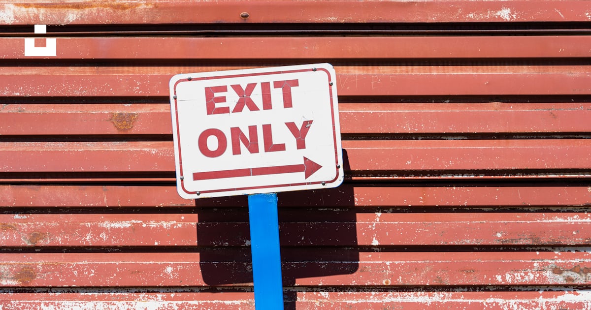 A red and white exit only sign on a blue pole photo – Free Rust Image ...
