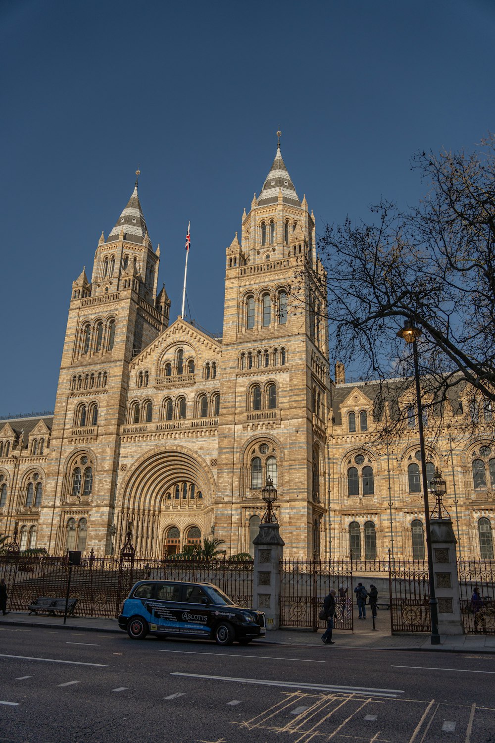 a car parked in front of a large building