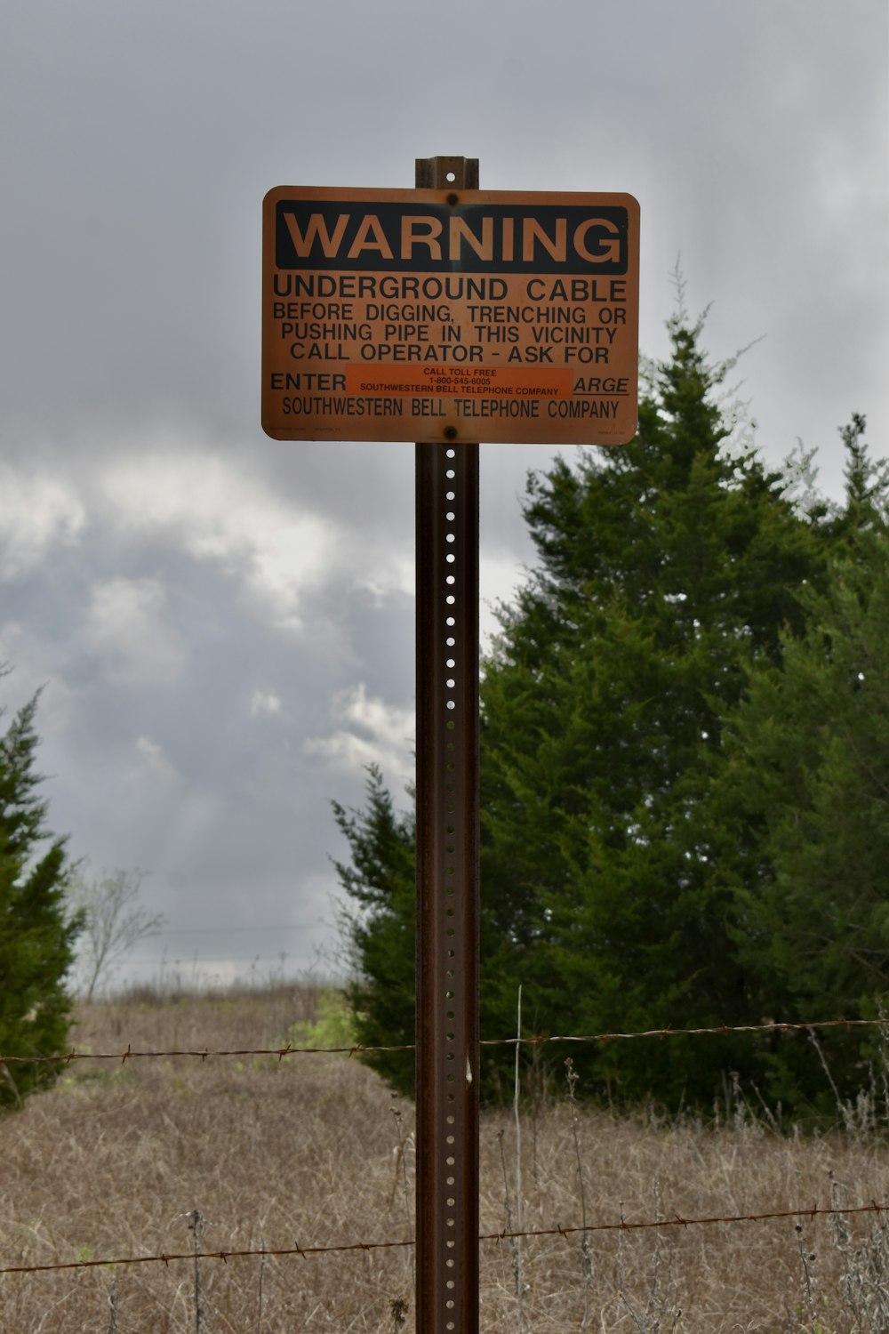 A warning sign in front of a barbed wire fence photo – Free Sign Image on  Unsplash