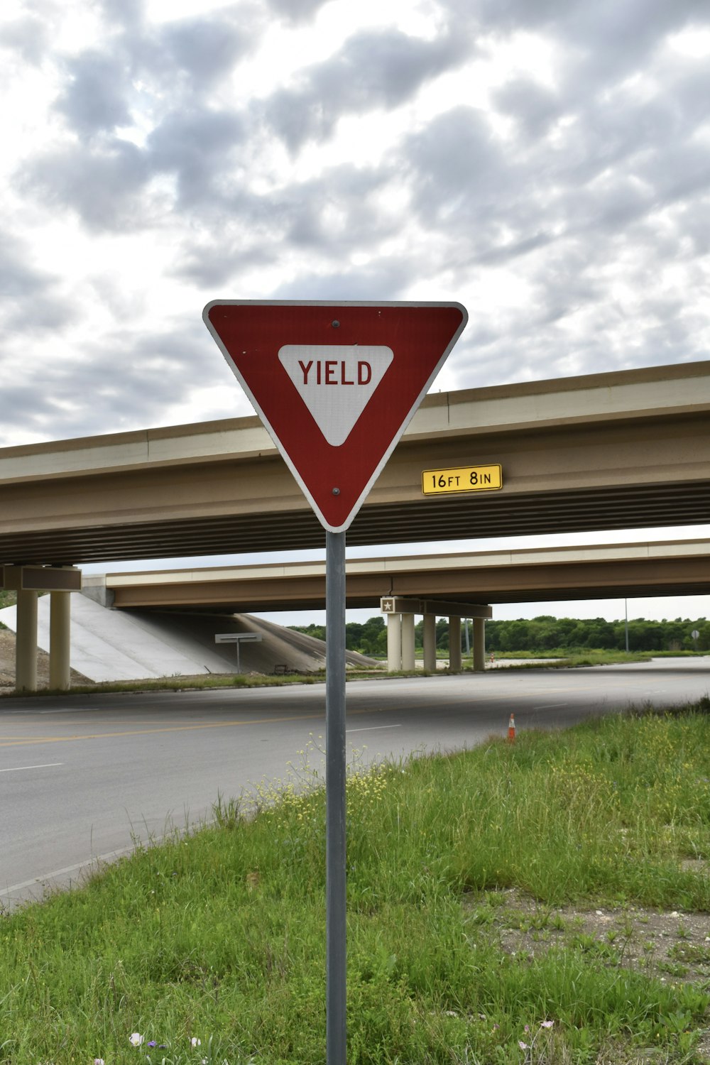 a yield sign on the side of the road