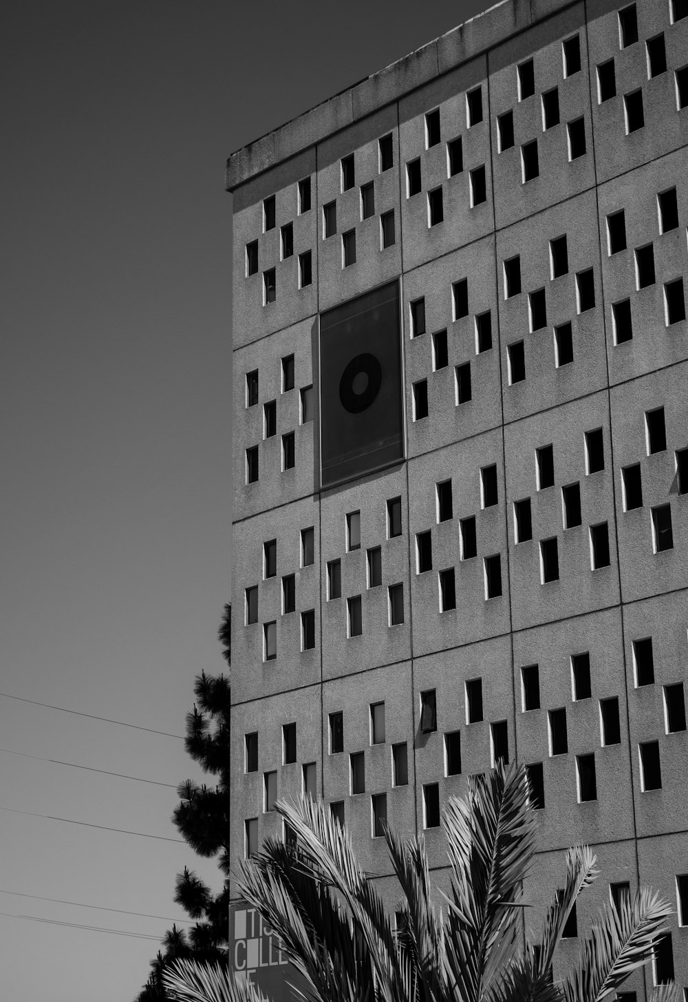 a black and white photo of a building