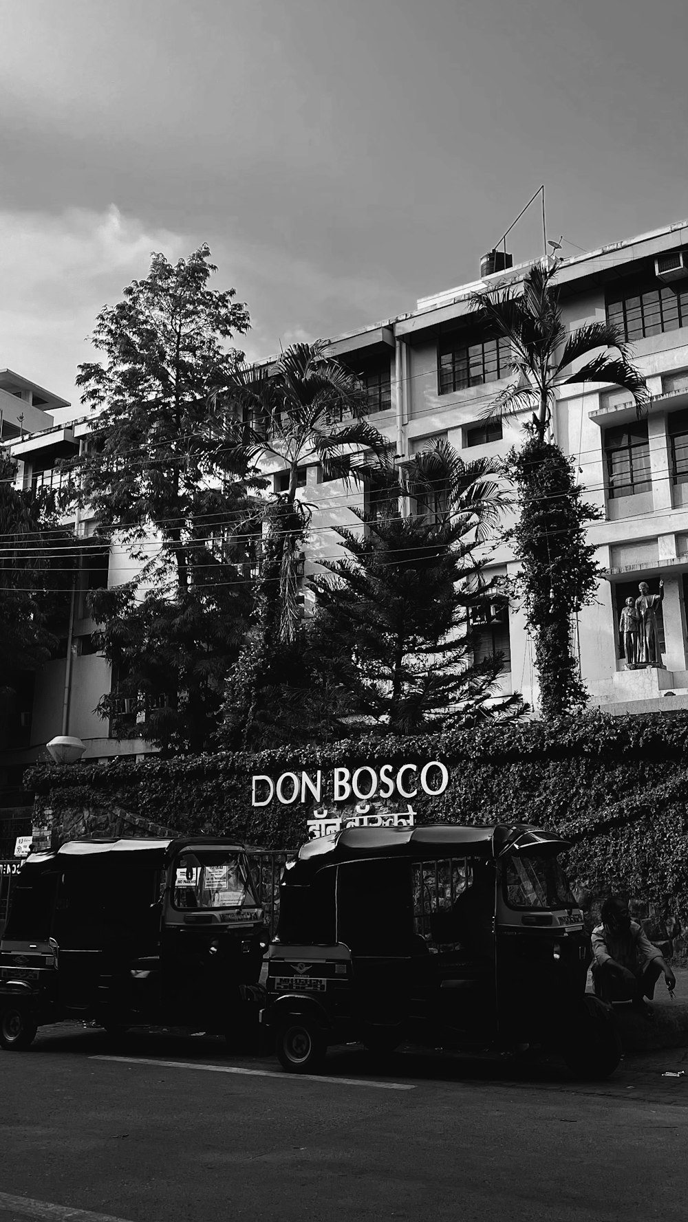 a black and white photo of a don bosco building