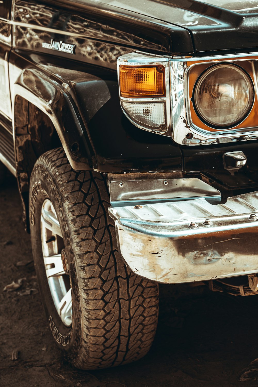 a close up of the front end of a truck