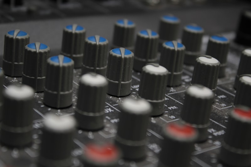 Detailaufnahme eines Audio-Panels