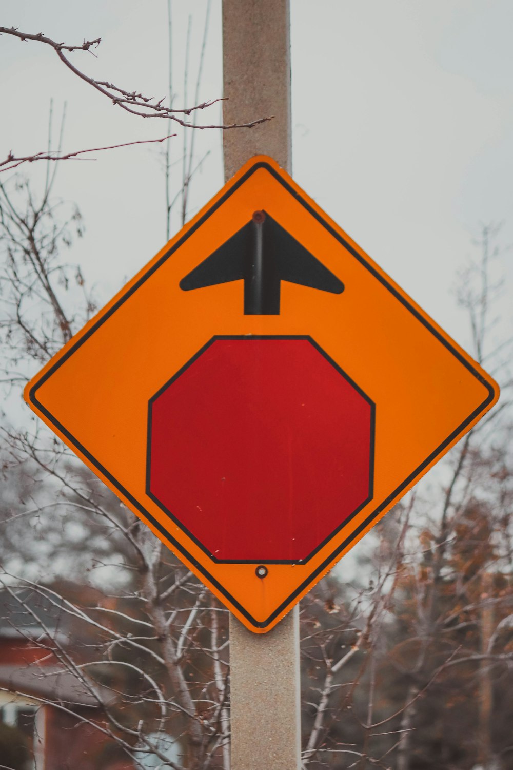 a stop sign with an arrow pointing to the right