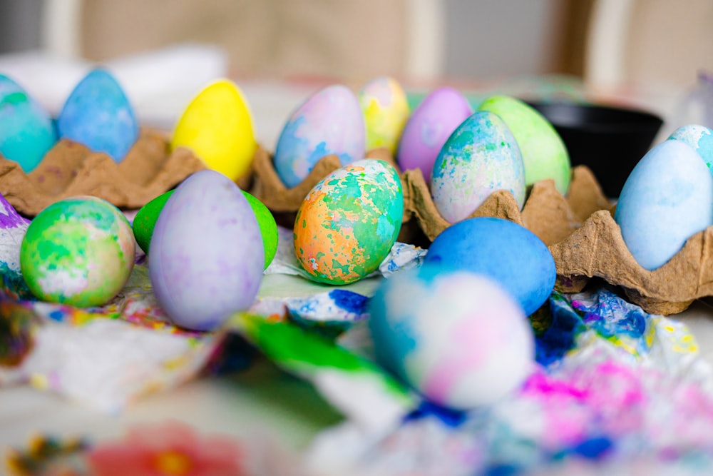 a bunch of eggs that are sitting on a table