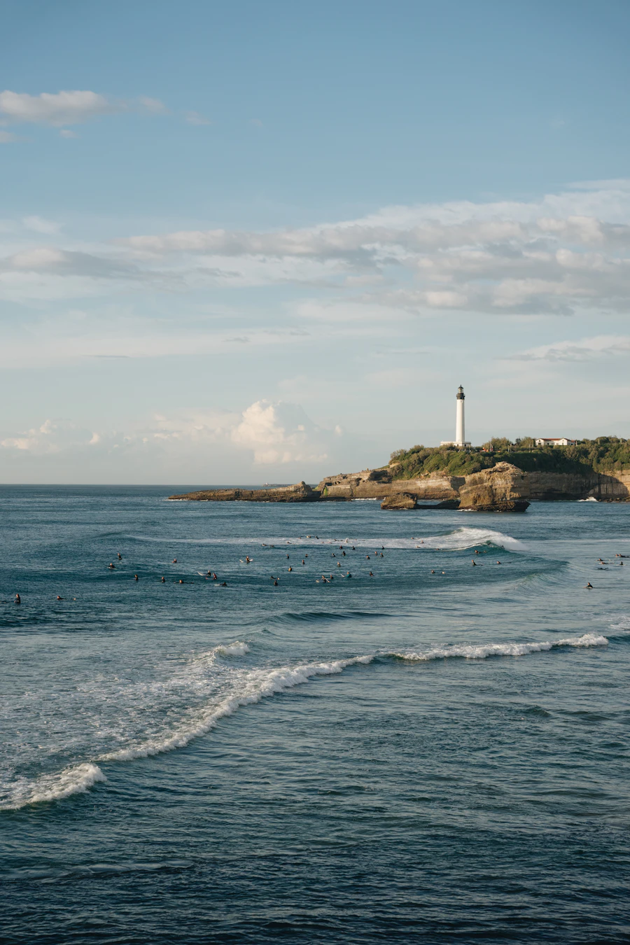 Le phare de Biarritz face à l'Atlantique, Côte Basque