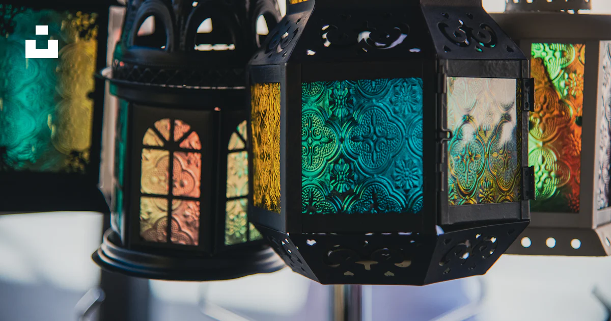 Display Lantern Machine A group of colorful lanterns sitting on top of a table photo – Free ...