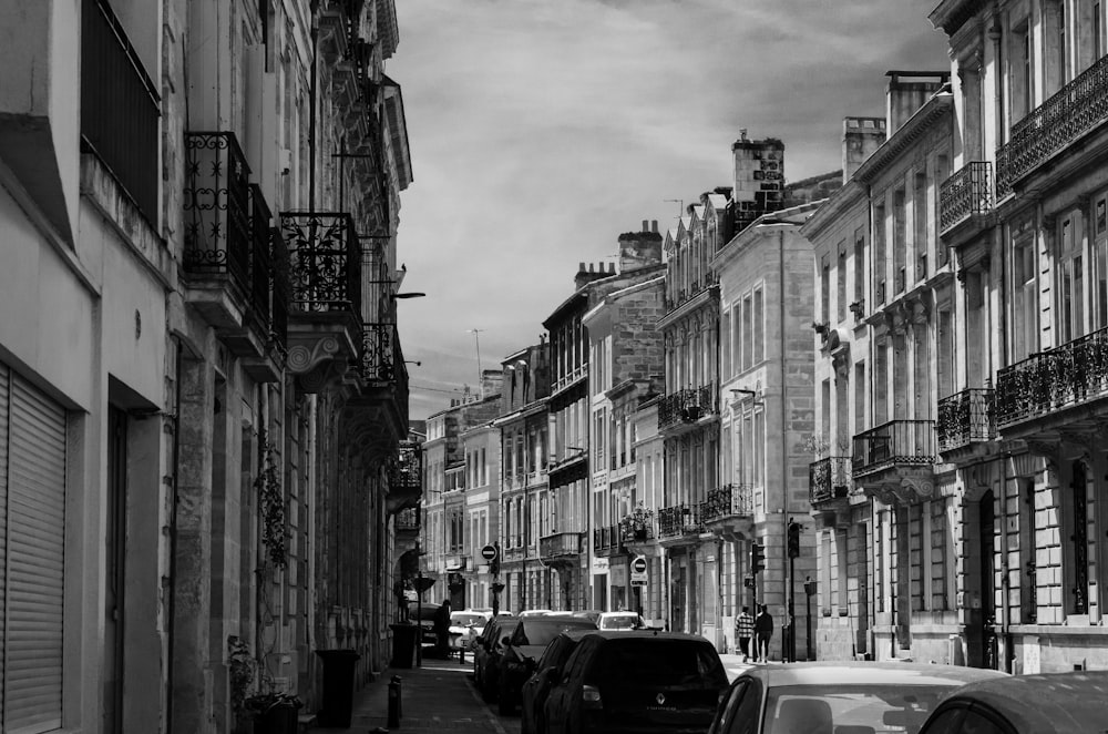 a black and white photo of a city street