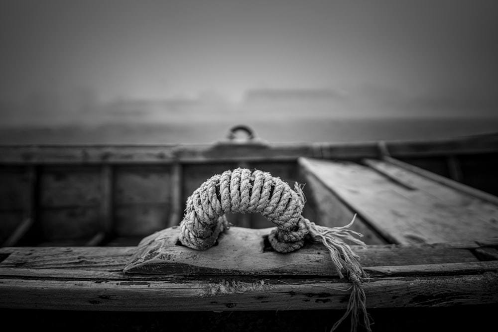 a rope that is on top of a boat