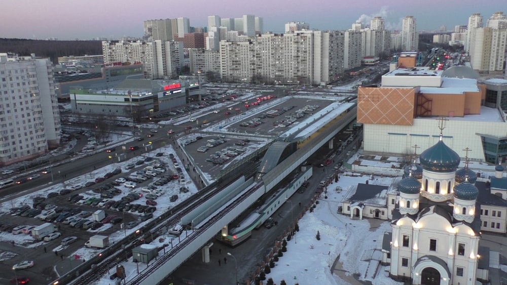 a train traveling through a city next to tall buildings