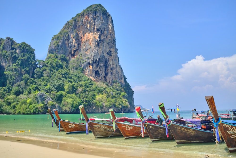 a group of boats sitting on top of a beach