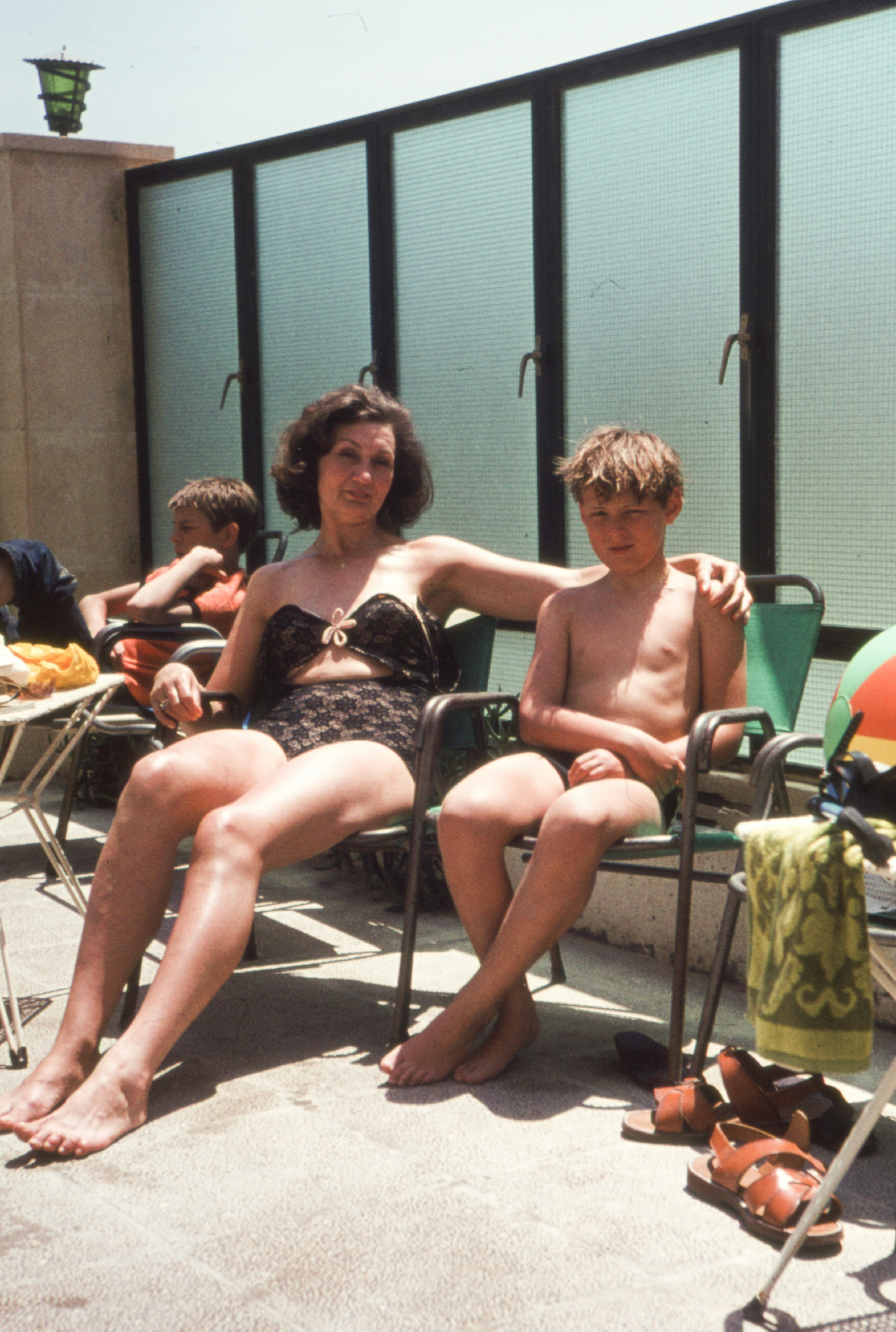 family photography pool