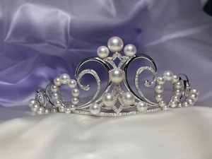 Elegant Pearl Tiara