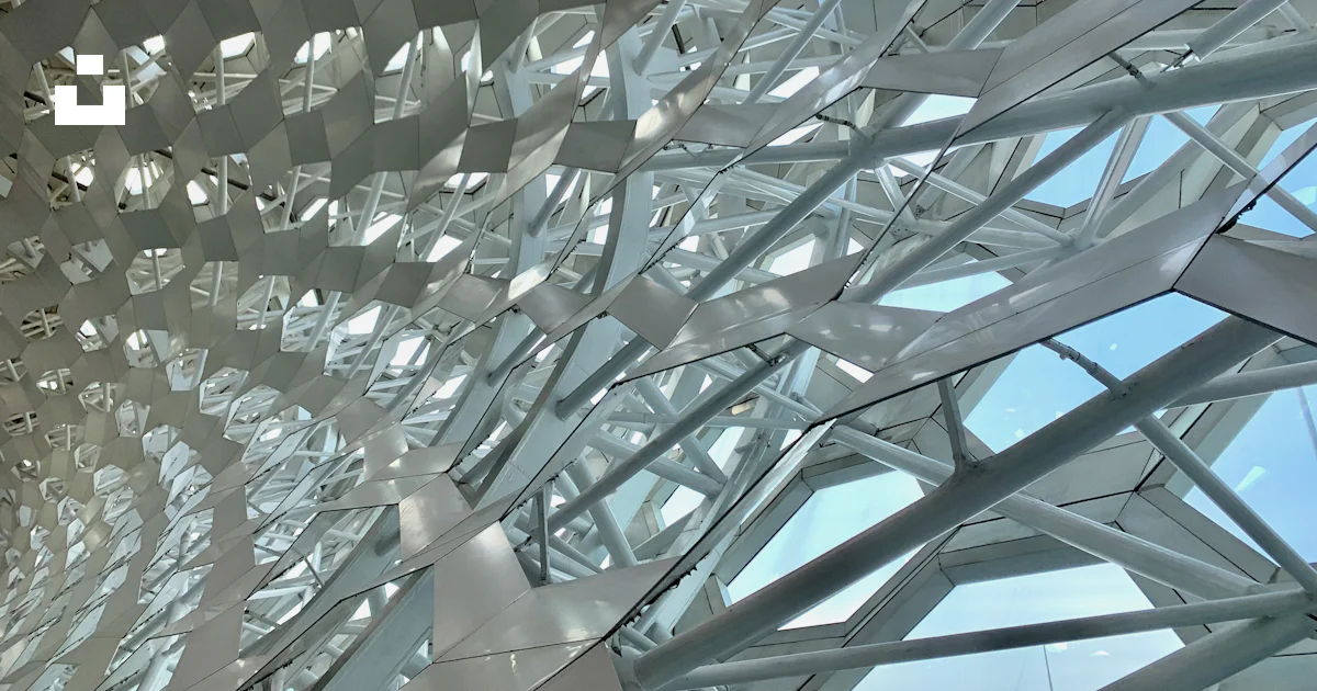 A building that has a lot of mirrors on it photo – Free Architecture ...