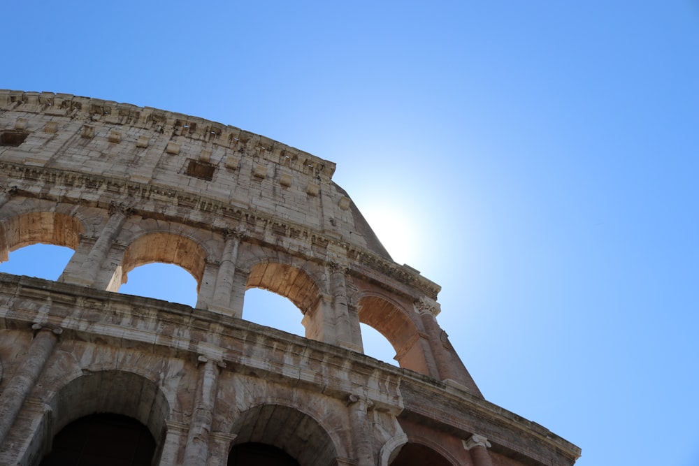 the sun shines brightly through the arch of the colossion