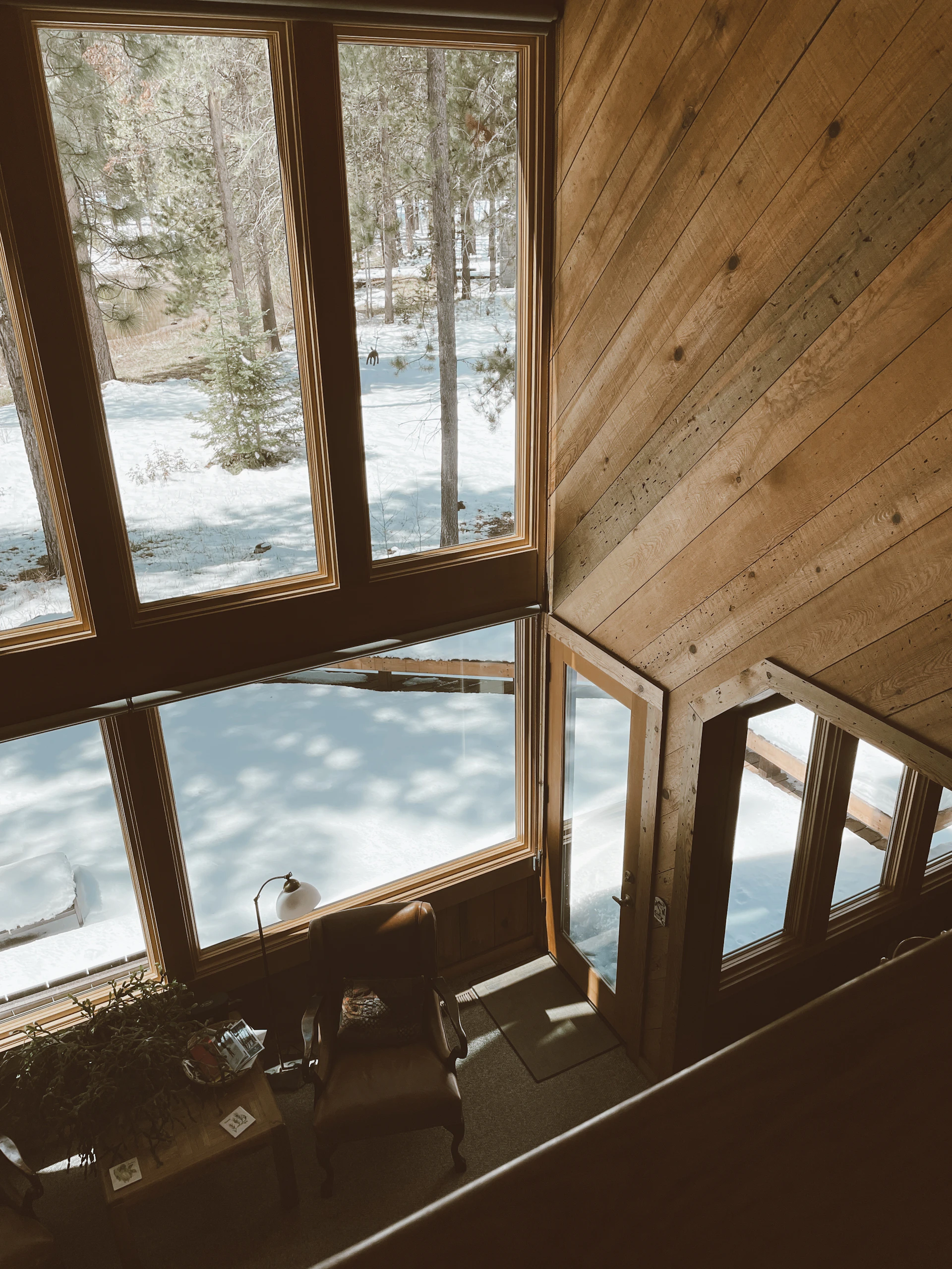 gray computer monitor